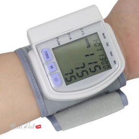 Máy Đo Huyết Áp Cổ Tay Nhỏ Gọn Tiện Lợi CK-102S